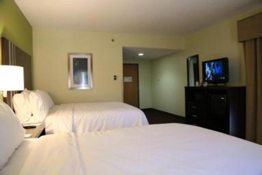 Holiday Inn Express Hotel & Suites Cleveland - Ms By Ihg Exterior photo