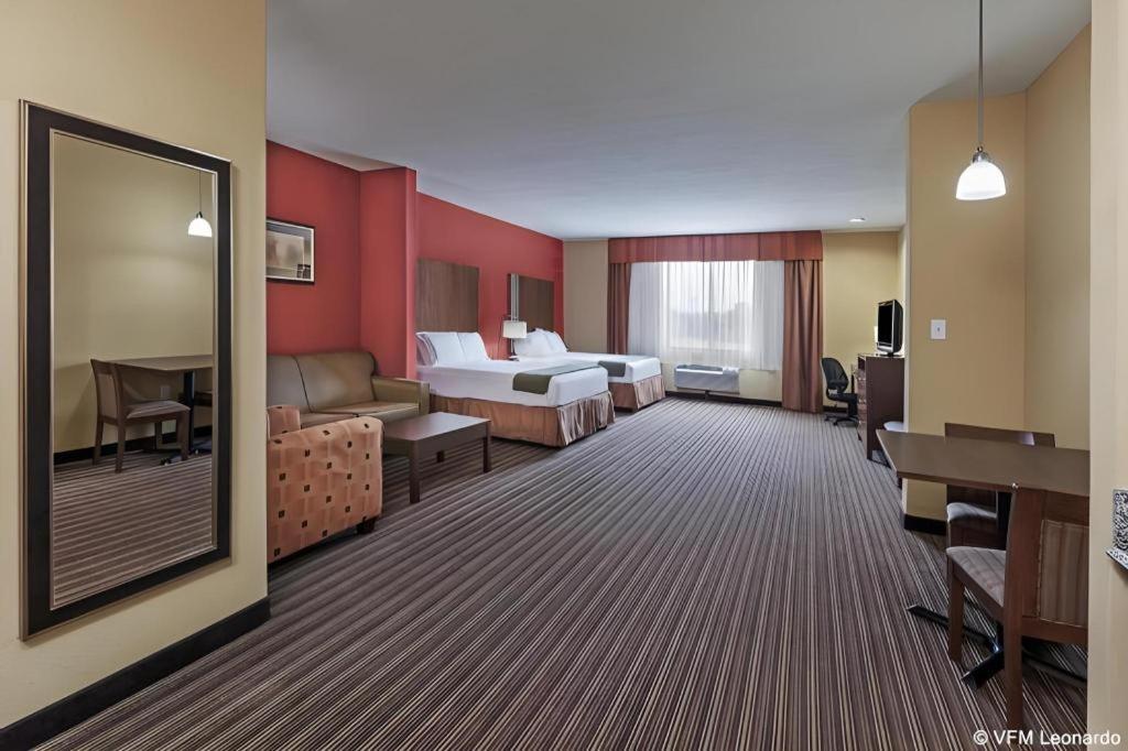 Holiday Inn Express Hotel & Suites Cleveland - Ms By Ihg Exterior photo